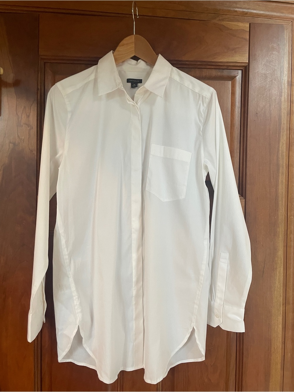 Ann Taylor White Women’s Longline Button-Down Shirt